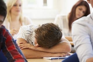 Sleepless Nights in Teenagers- Reasons You Must Know!