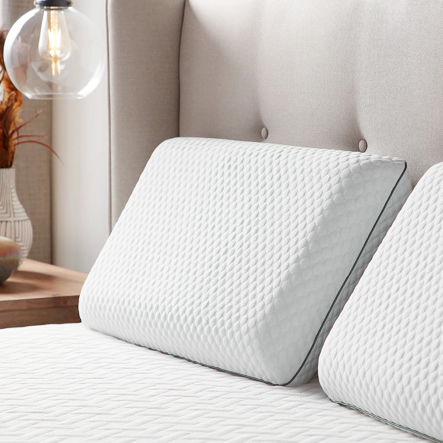 Memory Foam Pillows: Your Partner to Non-Stiff Mornings